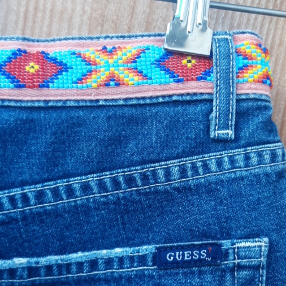 Guess vintage high rise mom jean shorts w/ beads - Picture 5 of 7